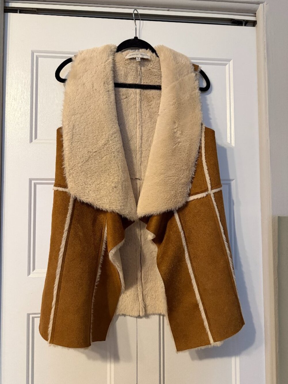 Cupcakes and Cashmere sherpa vest Size Small